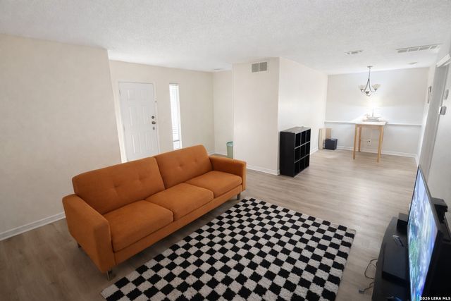 2935 Nacogdoches, San Antonio, TX 78217