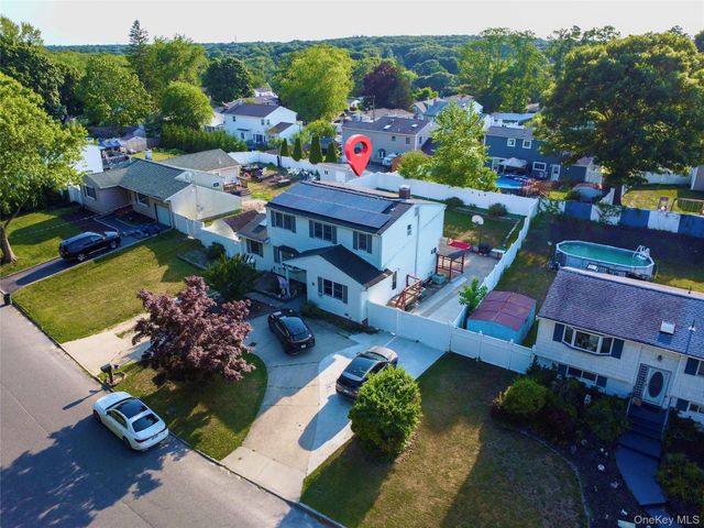 44 S Howell Avenue, Farmingville, NY 11738