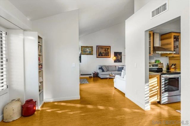 6339 Caminito Del Pastel, San Diego, CA 92111