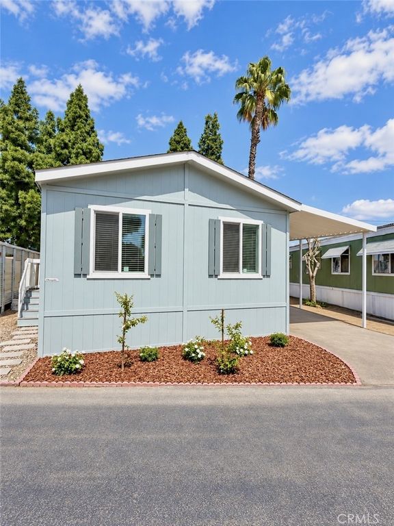 26 Coronado, San Fernando, CA 91345 — photo 2
