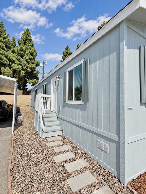 26 Coronado, San Fernando, CA 91345 — photo 4