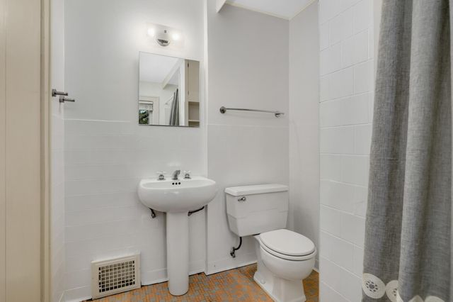 2414 W 54th Street, Minneapolis, MN 55410