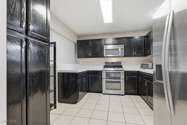 8252 Illusion Court, Las Vegas, NV 89145