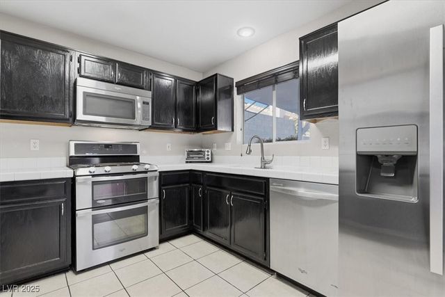 8252 Illusion Court, Las Vegas, NV 89145