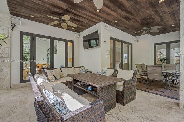 2561 Trapp Ave, Miami, FL 33133