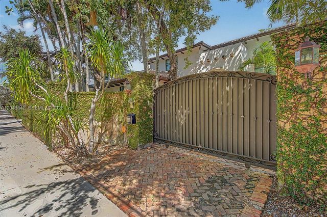 2561 Trapp Ave, Miami, FL 33133
