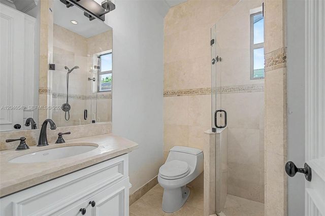 2561 Trapp Ave, Miami, FL 33133
