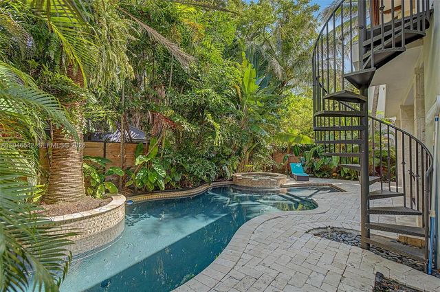 2561 Trapp Ave, Miami, FL 33133
