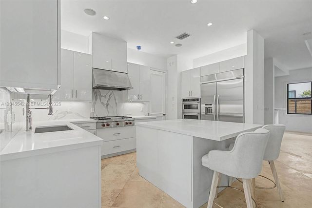 2561 Trapp Ave, Miami, FL 33133