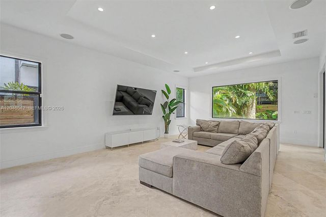 2561 Trapp Ave, Miami, FL 33133