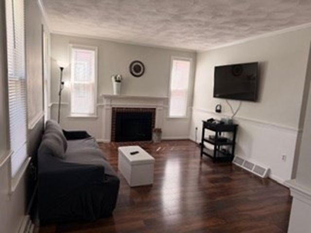 165 Wellman Ave 165, Chelmsford, MA 01863