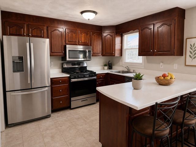165 Wellman Ave 165, Chelmsford, MA 01863