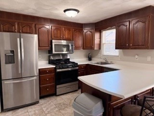 165 Wellman Ave 165, Chelmsford, MA 01863