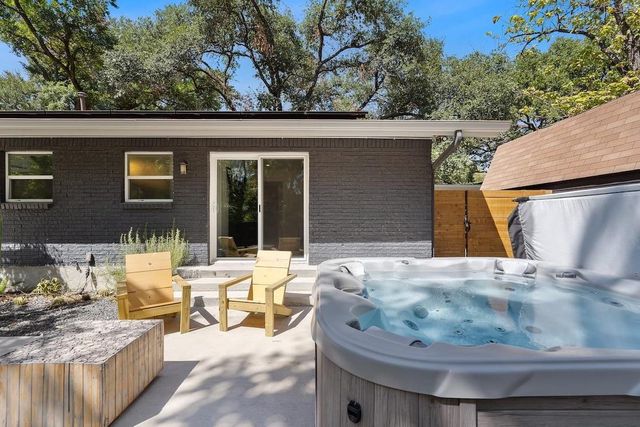 1804 Wildrose DR, Austin, TX 78721