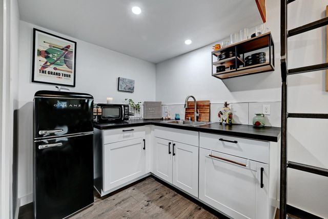 1804 Wildrose DR, Austin, TX 78721