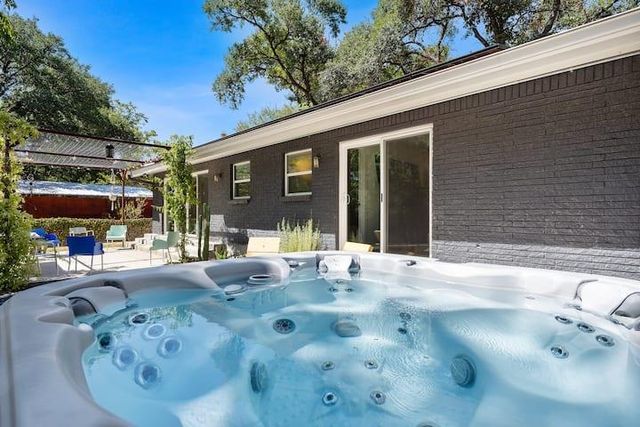 1804 Wildrose DR, Austin, TX 78721