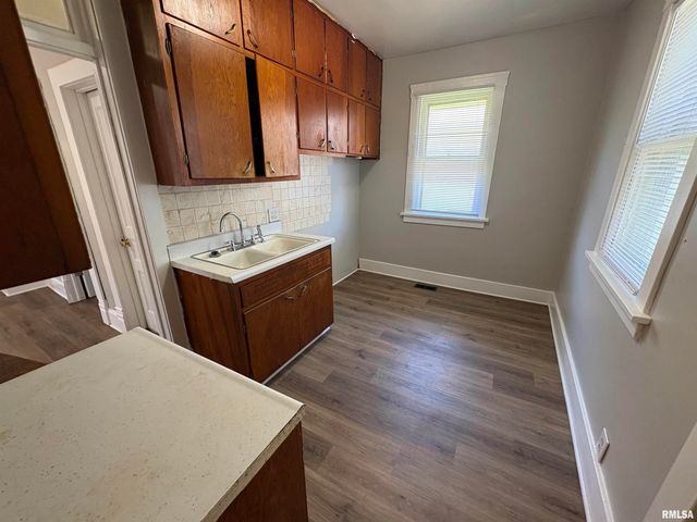 1107 W GILBERT Avenue, Peoria, IL 61604