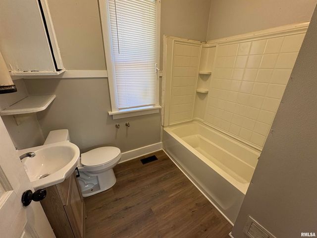 1107 W GILBERT Avenue, Peoria, IL 61604