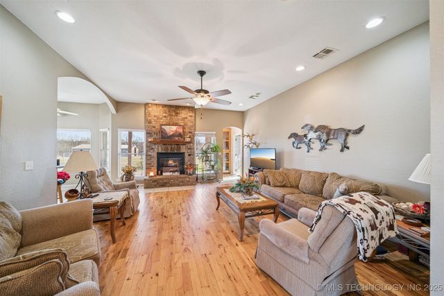 6628 N 427 Road, Chelsea, OK 74016