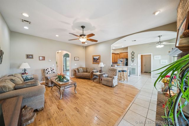 6628 N 427 Road, Chelsea, OK 74016