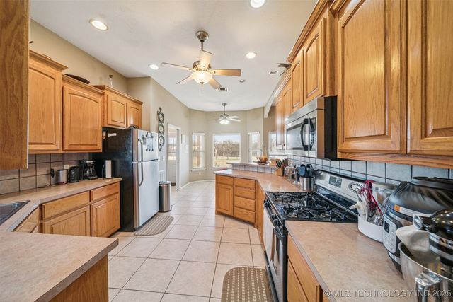 6628 N 427 Road, Chelsea, OK 74016