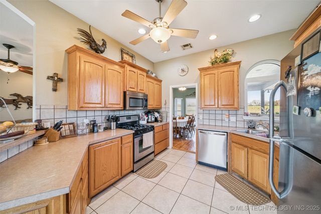 6628 N 427 Road, Chelsea, OK 74016