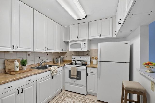 3300 Springdale Boulevard 208, Palm Springs, FL 33461