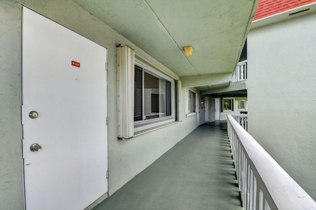 3300 Springdale Boulevard 208, Palm Springs, FL 33461