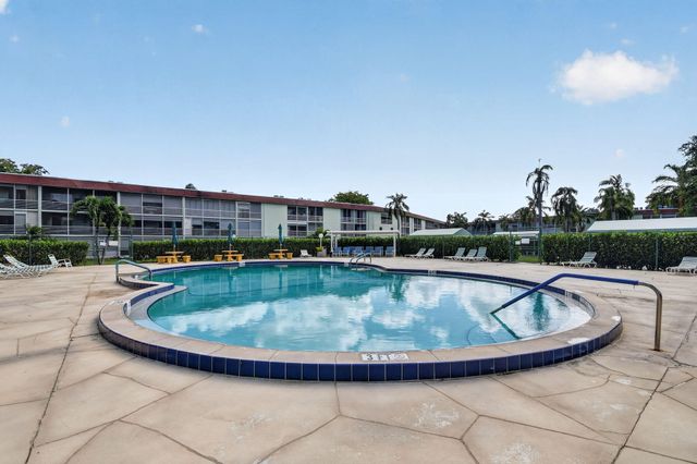 3300 Springdale Boulevard 208, Palm Springs, FL 33461