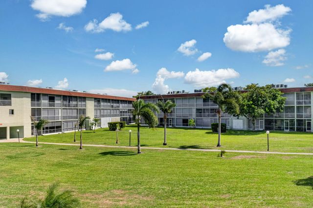 3300 Springdale Boulevard 208, Palm Springs, FL 33461