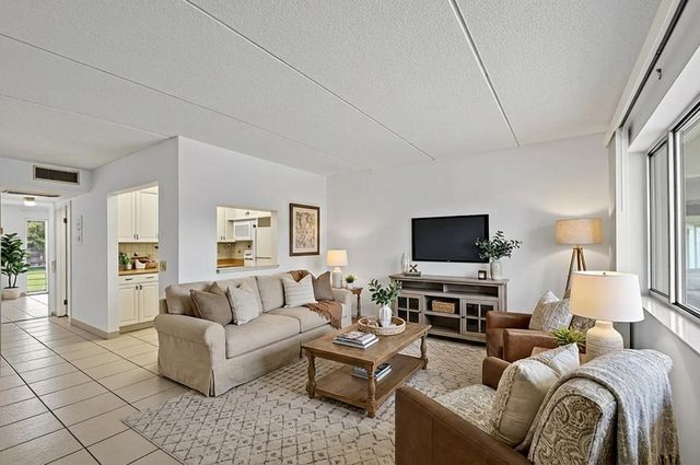 3300 Springdale Boulevard 208, Palm Springs, FL 33461