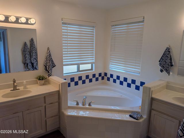 1021 N Darlene Drive, Vail, AZ 85641