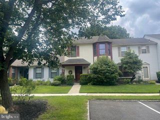 2 CHADWICK CT, Robbinsville, NJ 08691