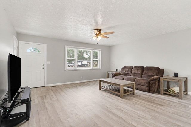 197 Helen Road SW, Pataskala, OH 43062
