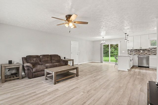 197 Helen Road SW, Pataskala, OH 43062