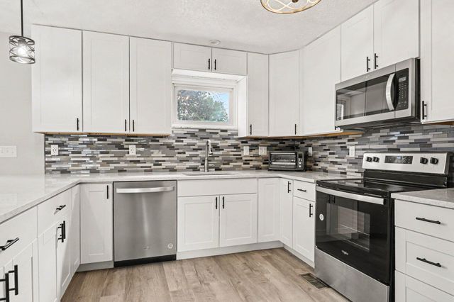 197 Helen Road SW, Pataskala, OH 43062
