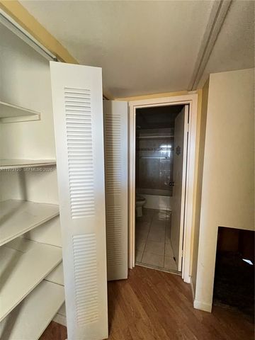 2851 Somerset Dr 417, Lauderdale Lakes, FL 33311