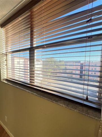 2851 Somerset Dr 417, Lauderdale Lakes, FL 33311