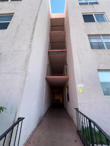 2851 Somerset Dr 417, Lauderdale Lakes, FL 33311