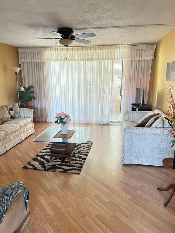 2851 Somerset Dr 417, Lauderdale Lakes, FL 33311