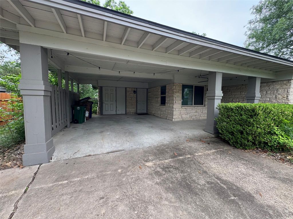 6001 Libyan DR, Austin, TX 78745