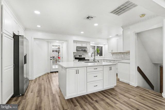 60 CONODOGUINET AVE, Camp Hill, PA 17011