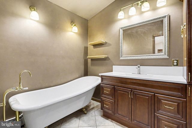 60 CONODOGUINET AVE, Camp Hill, PA 17011