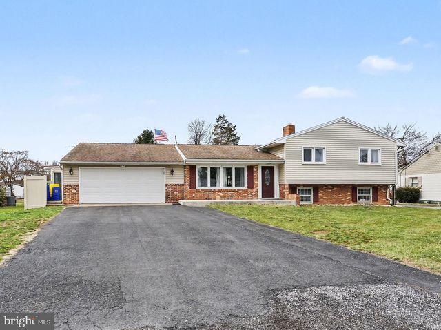 60 CONODOGUINET AVE, Camp Hill, PA 17011