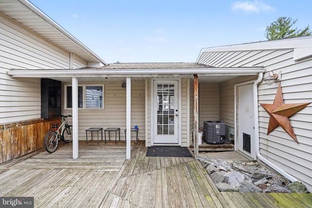 60 CONODOGUINET AVE, Camp Hill, PA 17011