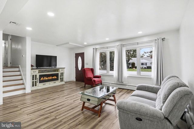 60 CONODOGUINET AVE, Camp Hill, PA 17011