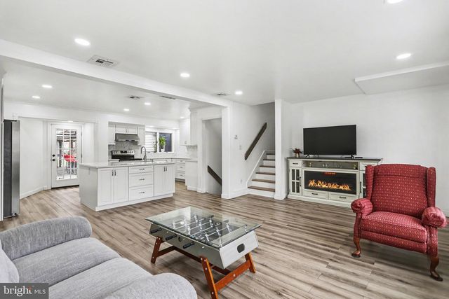 60 CONODOGUINET AVE, Camp Hill, PA 17011