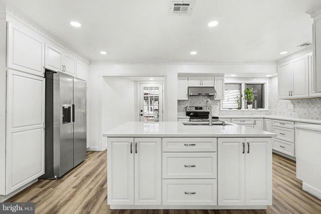 60 CONODOGUINET AVE, Camp Hill, PA 17011