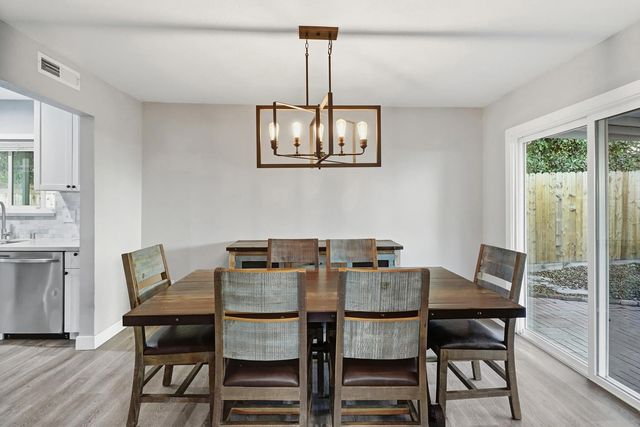 9147 La Riviera Dr, Sacramento, CA 95826