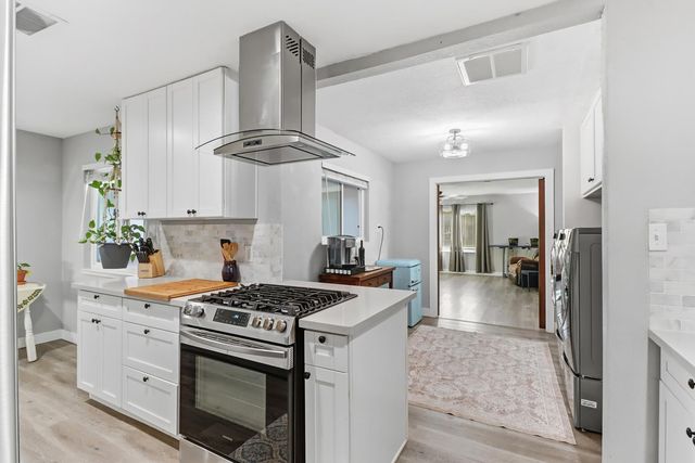 9147 La Riviera Dr, Sacramento, CA 95826